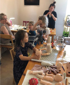 Puuhakasta toimintaa vuoden 2021 nukke- ja nalleleirillä.